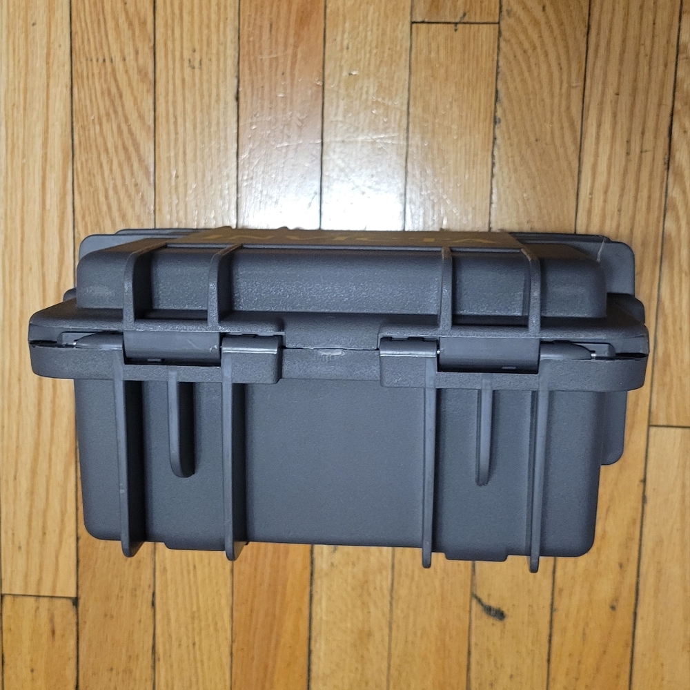 Invicta Gray and Yellow 3 Watch Case - Picture 4 of 5